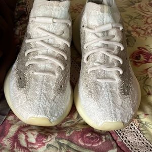 Yezzys 6.5 gently used